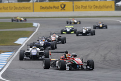 Lance Stroll, Prema Powerteam, Dallara Mercedes-Benz; Sergio Sette Camara, Motopark, Dallara Volkswa