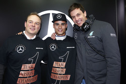 2015 kampioen Pascal Wehrlein, HWA AG met Toto Wolff