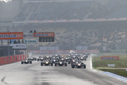 Race 3 Start: Felix Rosenqvist, Prema Powerteam Dallara Mercedes-Benz aan de leiding