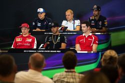 La conferencia de prensa de la FIA: Marcus Ericsson, Sauber F1 Team; Valtteri Bottas, Williams; Dani