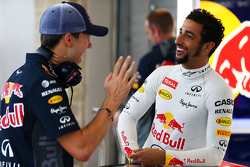 Pierre Gasly, Red Bull Racing testrijder en Daniel Ricciardo, Red Bull Racing