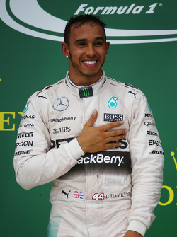 Podio: Ganador de la Carrera y Campeón del Mundo Lewis Hamilton, Mercedes AMG F1