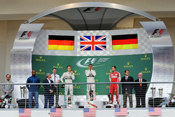 Podio: Ganador de la Carrera y Campeón del Mundo Lewis Hamilton, Mercedes AMG F1, con el segundo lug