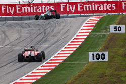 Nico Rosberg, Mercedes AMG F1 W06 voor Sebastian Vettel, Ferrari SF15-T