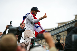 Race winner and World Champion Lewis Hamilton, Mercedes AMG F1 celebrates with the fans