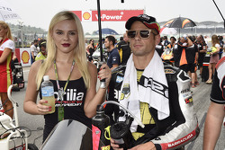 Альваро Баутиста, Aprilia Racing Team Gresini с грид-гёрл