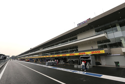 Pitlane atmosphere
