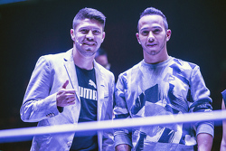 (I a D) Oribe Peralta jugador del equipo América de Futbol y Lewis Hamilton, Mercedes