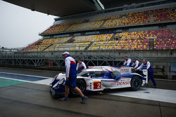 #2 Toyota Racing Toyota TS040 Hybrid