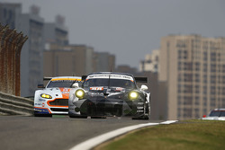 #88 阿布扎比博通车队 保时捷911 RSR:克里斯蒂安·里德、厄尔·班博、卡里德·阿尔库巴西