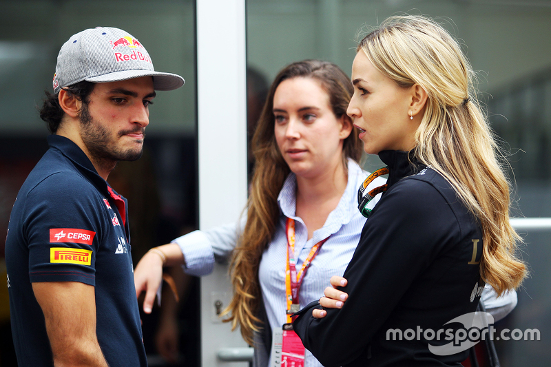 Carlos Sainz Jr., Scuderia Toro Rosso con Carmen Jordá, Lotus F1