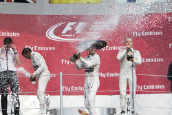 Podio: Primer lugar Nico Rosberg, Mercedes AMG F1, Segundo Lugar Lewis Hamilton Mercedes AMG F1 y el
