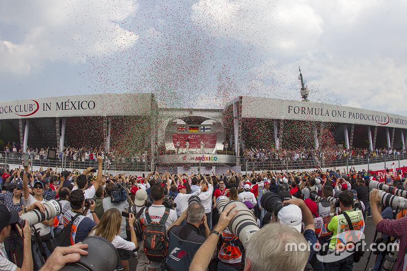 Podio: Primer lugar Nico Rosberg, Mercedes AMG F1, Segundo Lugar Lewis Hamilton Mercedes AMG F1 y el tercer lugar Valtteri Bottas Williams F1 Team