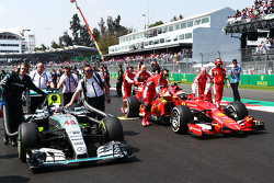 Lewis Hamilton, Mercedes AMG F1 W06 and Kimi Raikkonen, Ferrari SF15-T on the grid