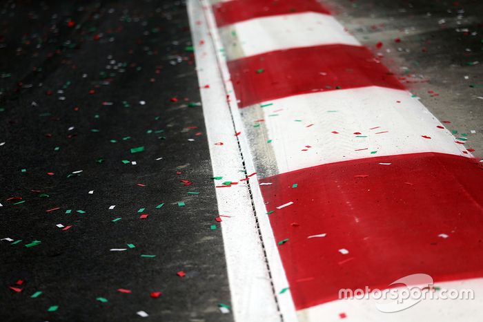 Papelitos en el circuito