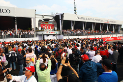 Podio: Segundo lugar Lewis Hamilton Mercedes AMG F1, Andrew Shovlin, Mercedes AMG F1 Ingeniero, gana