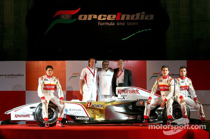 Giancarlo Fisichella, Michiel Mol, Vijay Mallya, Jan Mol, Adrian Sutil y Vitantonio Liuzzi