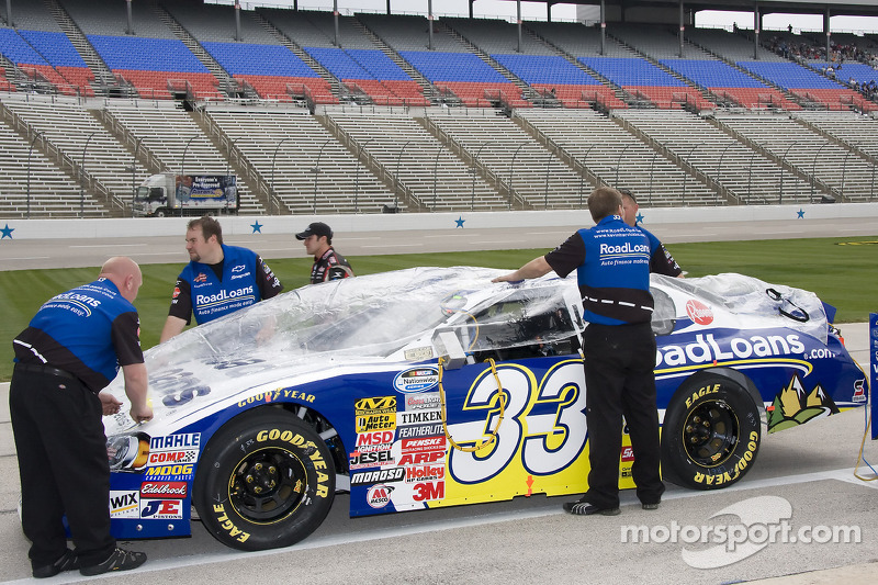 the road loans team tries to make qualifying but fails due to the roadloans