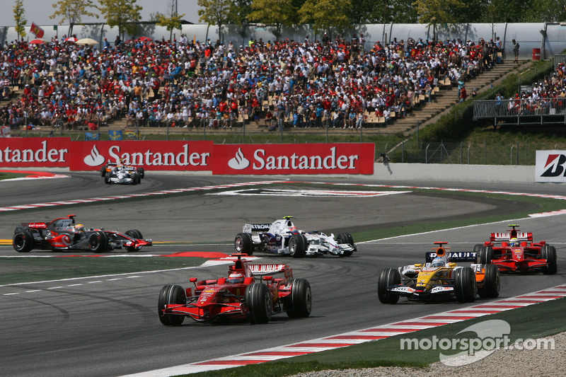 Kimi Raikkonen, Scuderia Ferrari, F2008 and Fernando Alonso, Renault F1 Team, R28