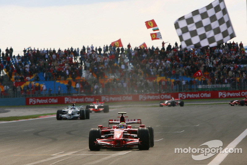 Felipe Massa takes the checkered flag