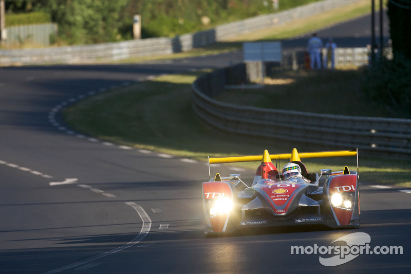 El #2 de Allan McNish, Tom Kristensen y Rinaldo Capello