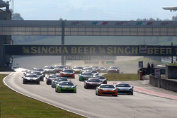 La partenza, #180 Kessel Racing Ferrari 458 Italia, Gautam Singhania in testa