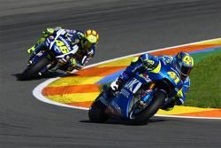 Aleix Espargaro, Team Suzuki MotoGP and Valentino Rossi, Yamaha Factory Racing