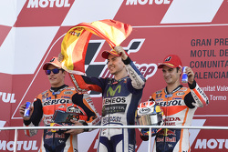Подиум: второе место - Марк Маркес, Repsol Honda Team, победитель гонки и чемпион мира 2015 года - Х