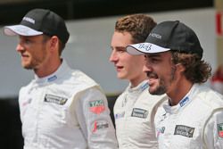 Fernando Alonso, McLaren; Jenson Button, McLaren; Stoffel Vandoorne, McLaren, Test- und Ersatzfahrer