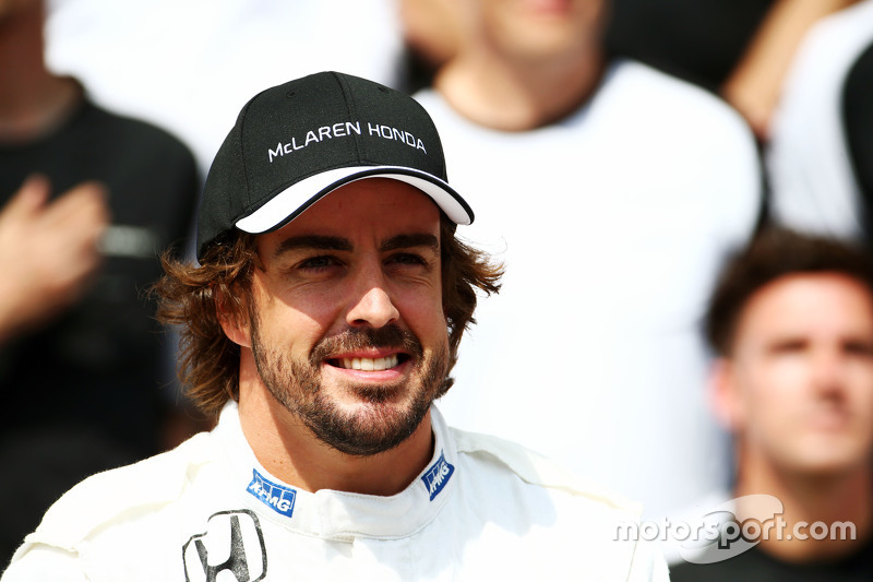 Fernando Alonso, McLaren tijdens teamfoto