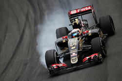 Romain Grosjean, Lotus F1 E23 bloque une roue au freinage