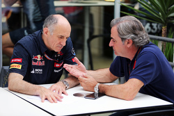 (L naar R): Franz Tost, Scuderia Toro Rosso teambaas met Carlos Sainz
