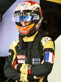 Romain Grosjean, Lotus F1 Team lleva un Tricolor como apoyo a las victimas de los ataques terrorista