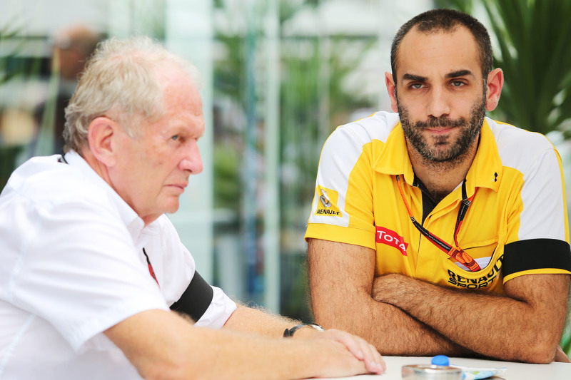 Dr Helmut Marko, Red Bull Motorsport Consultant met Cyril Abiteboul, Renault Sport F1 Managing Direc