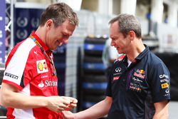 (Kiri ke Kanan): James Allison, Ferrari Chassis Technical Director dengan Paul Monaghan, Red Bull Racing Chief Engineer