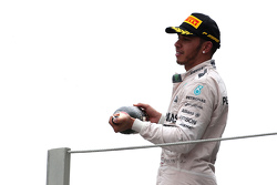 Podio: segundo lugar Lewis Hamilton, Mercedes AMG F1 Team