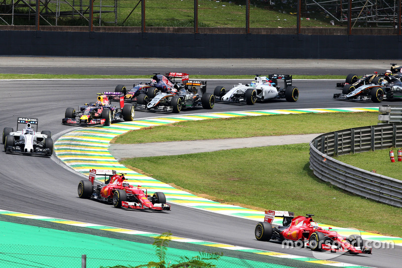 Sebastian Vettel, Ferrari SF15-T, beim Start