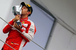 Себастьян Феттель, Ferrari празднует третье место на подиуме