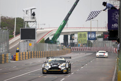 Winnaar Stefan Mücke, Craft-Bamboo AMR Aston Martin Vantage GT3