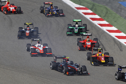 Gustav Malja, Rapax, leads Alexander Rossi, Racing Engineering, Rene Binder, MP Motorsport, André Ne