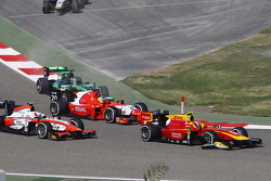 Alexander Rossi, Racing Engineering, leads André Negrao, Arden International, Rene Binder, MP Motorsport and Marlon Stockinger, Status Grand Prix