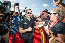 Jeff Gordon, Hendrick Motorsports Chevrolet llega a la junta de pilotos