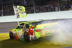 2015 NASCAR Spring Cup campeón Kyle Busch, Joe Gibbs Racing Toyota