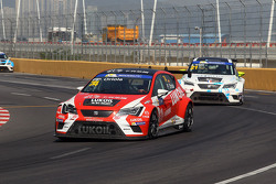 Pepe Oriola, SEAT Leon, Team Craft-Bamboo LUKOIL and Jordi Oriola, SEAT Leon, Target Competition