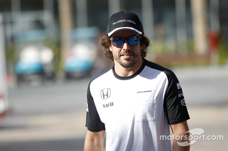 Fernando Alonso tem 11 vitórias, dois empates e perdeu a primeira disputa interna em 2015, para Button