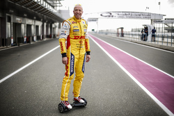 Tom Coronel in de paddock