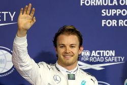 Ganador de la pole Nico Rosberg, Mercedes AMG F1 Team