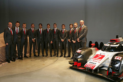 Dr. Wolfgang Ullrich, baas van Audi Sport, Andre Lotterer, Marcel Fässler, Benoit Tréluyer, Lucas di