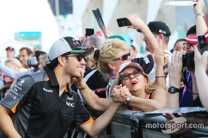 Sergio Pérez, Sahara Force India F1 con aficionados