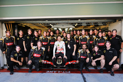 Romain Grosjean, Lotus F1 E23 lors d'une photo d'équipe